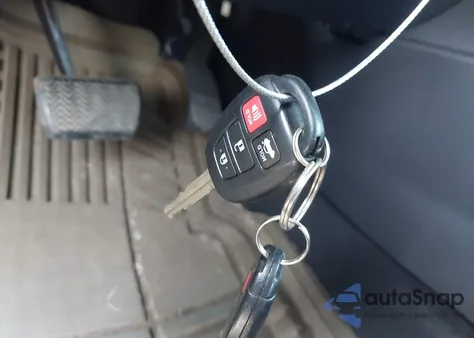 2015 Toyota Corolla S Plus z USA, uszkodzony, nr VIN 2T1BURHEXFC477454